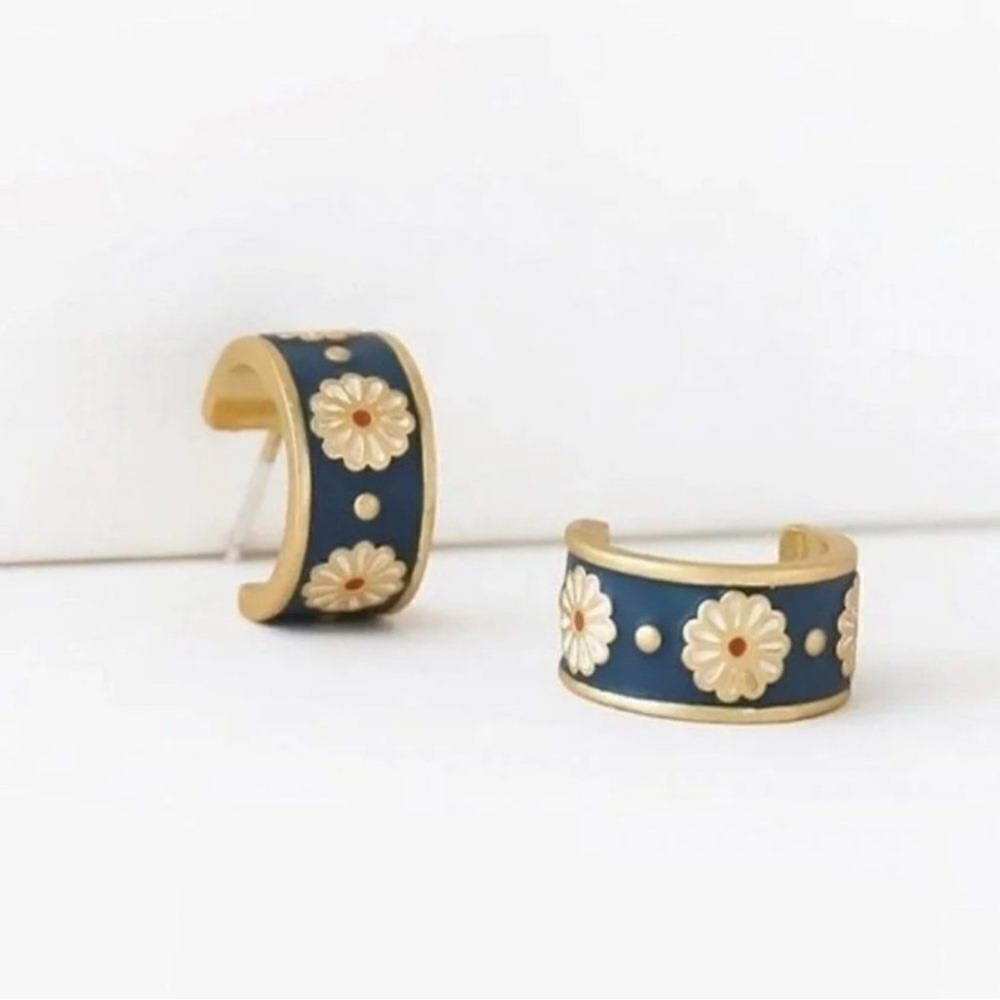 Daisy Delight Enamel Gold Hoop Earrings